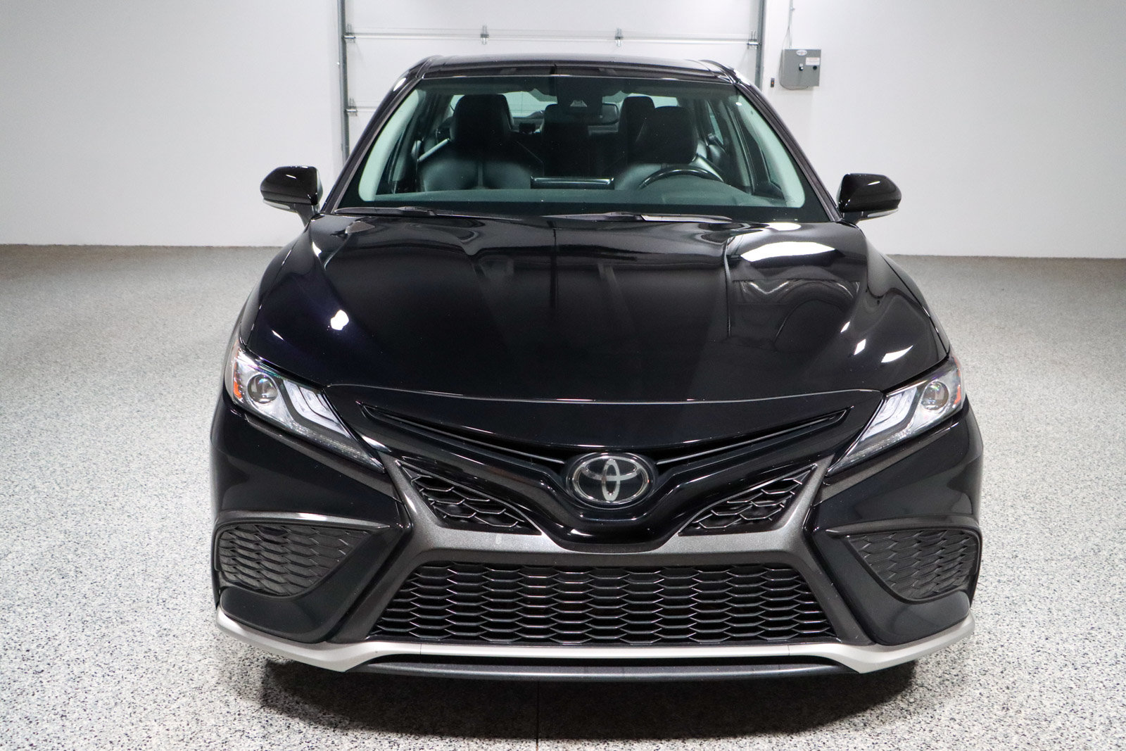 Used 2024 Toyota Camry XSE FWD image 4