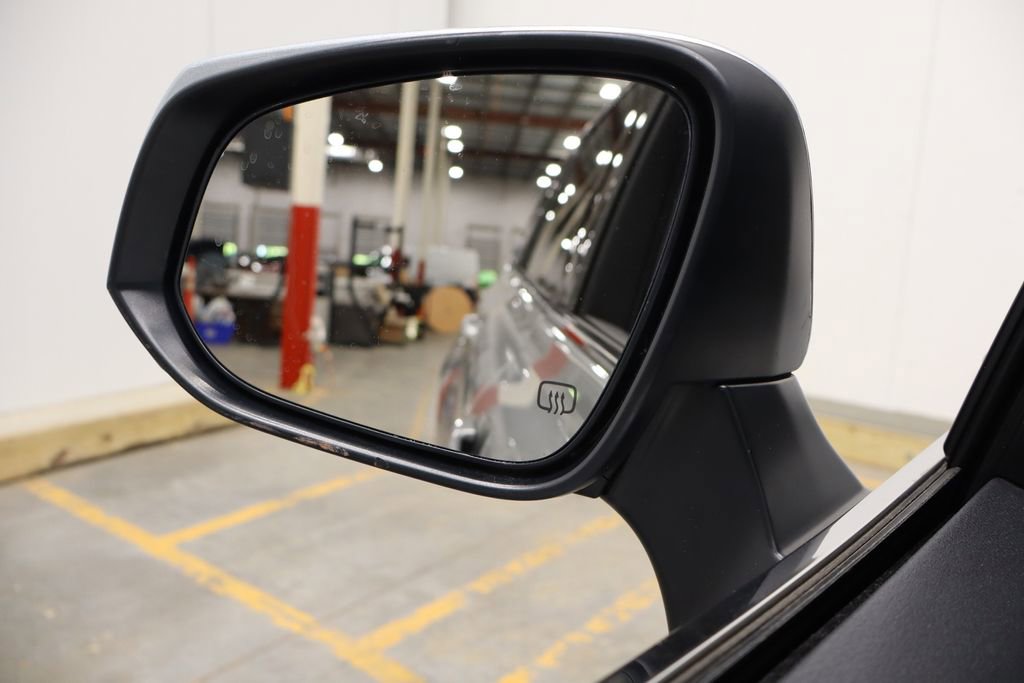 Used 2021 Toyota Highlander L image 38