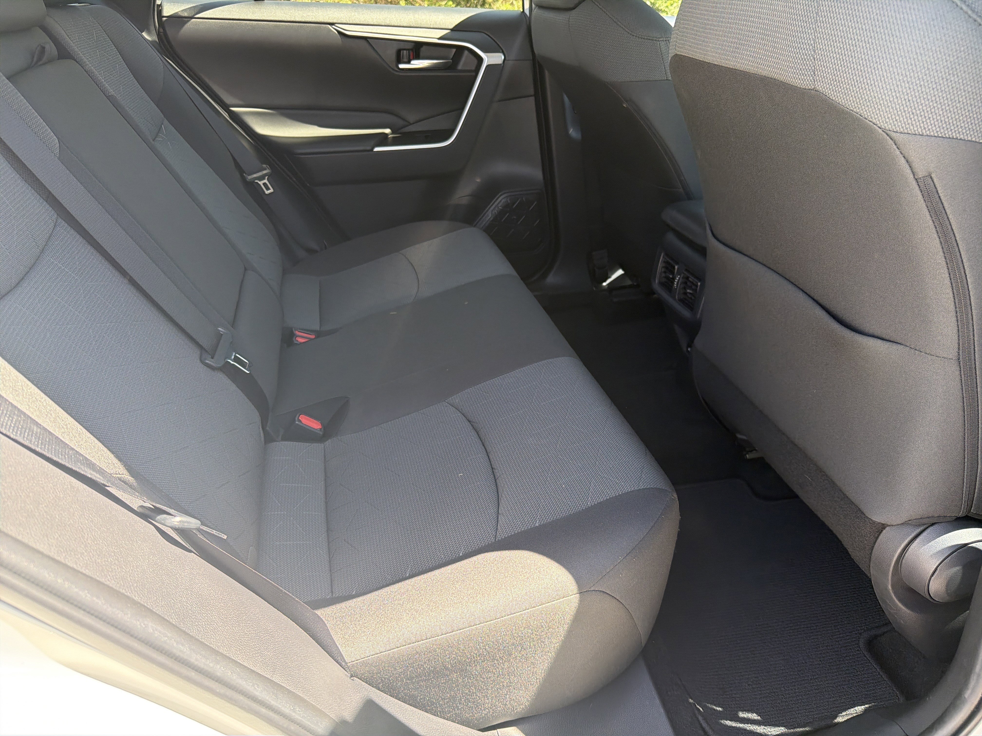 Used 2022 Toyota RAV4 XLE FWD image 17