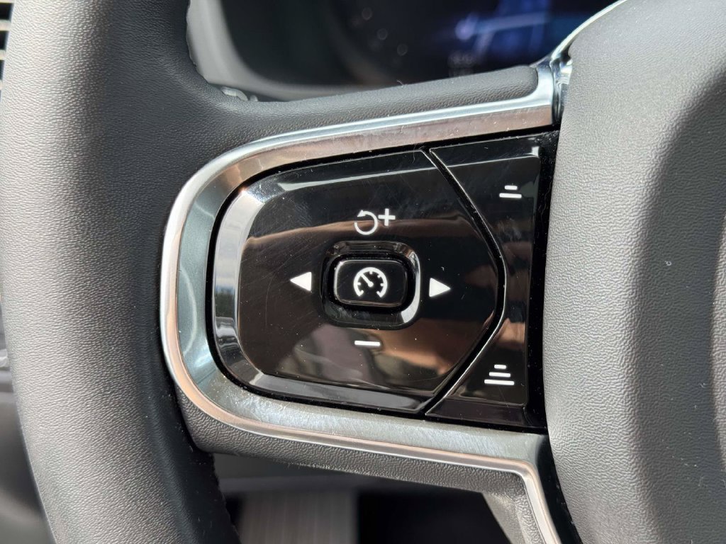 Certified 2023 Volvo XC90 B6 Core w/ Protection Package Premier AWD/4WD image 19