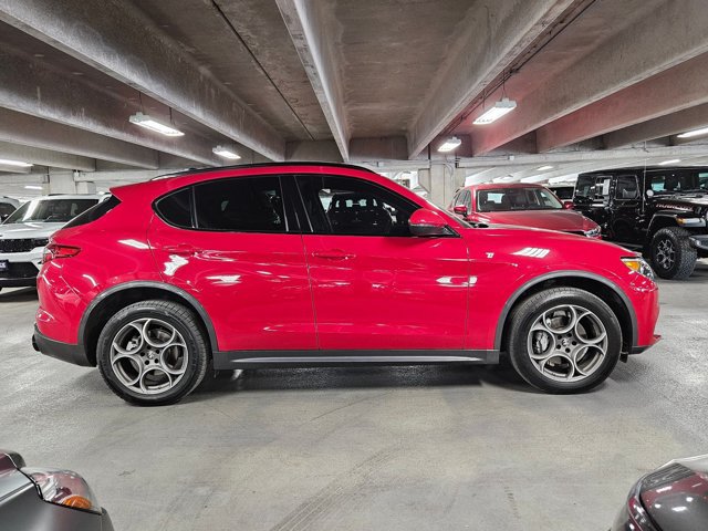 Used 2022 Alfa Romeo Stelvio Ti AWD/4WD image 4
