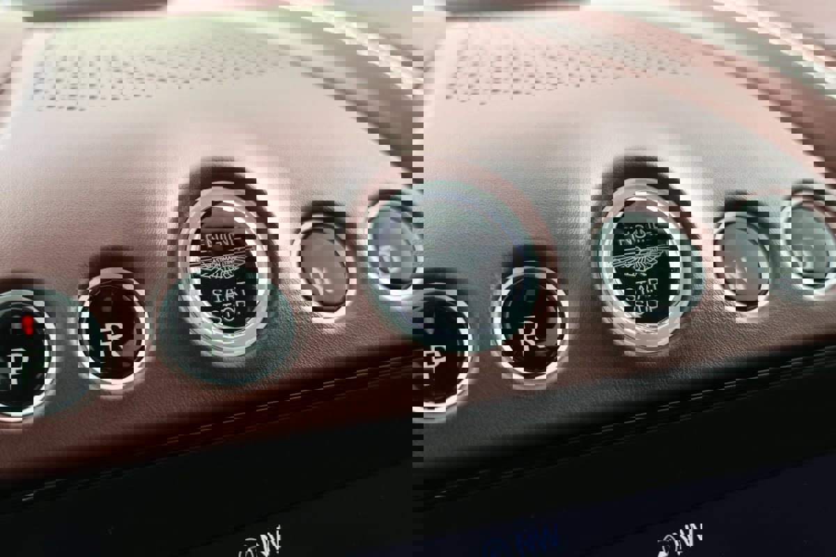 Used 2021 Aston Martin DBX image 18