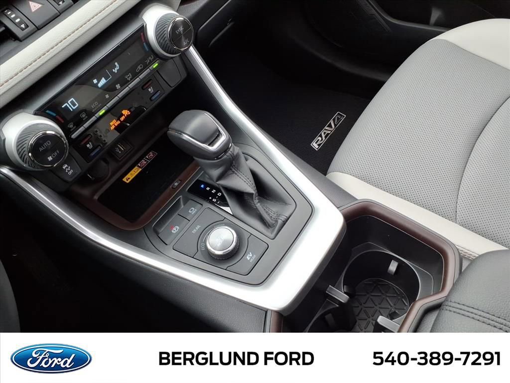 Used 2025 Toyota RAV4 Limited image 29