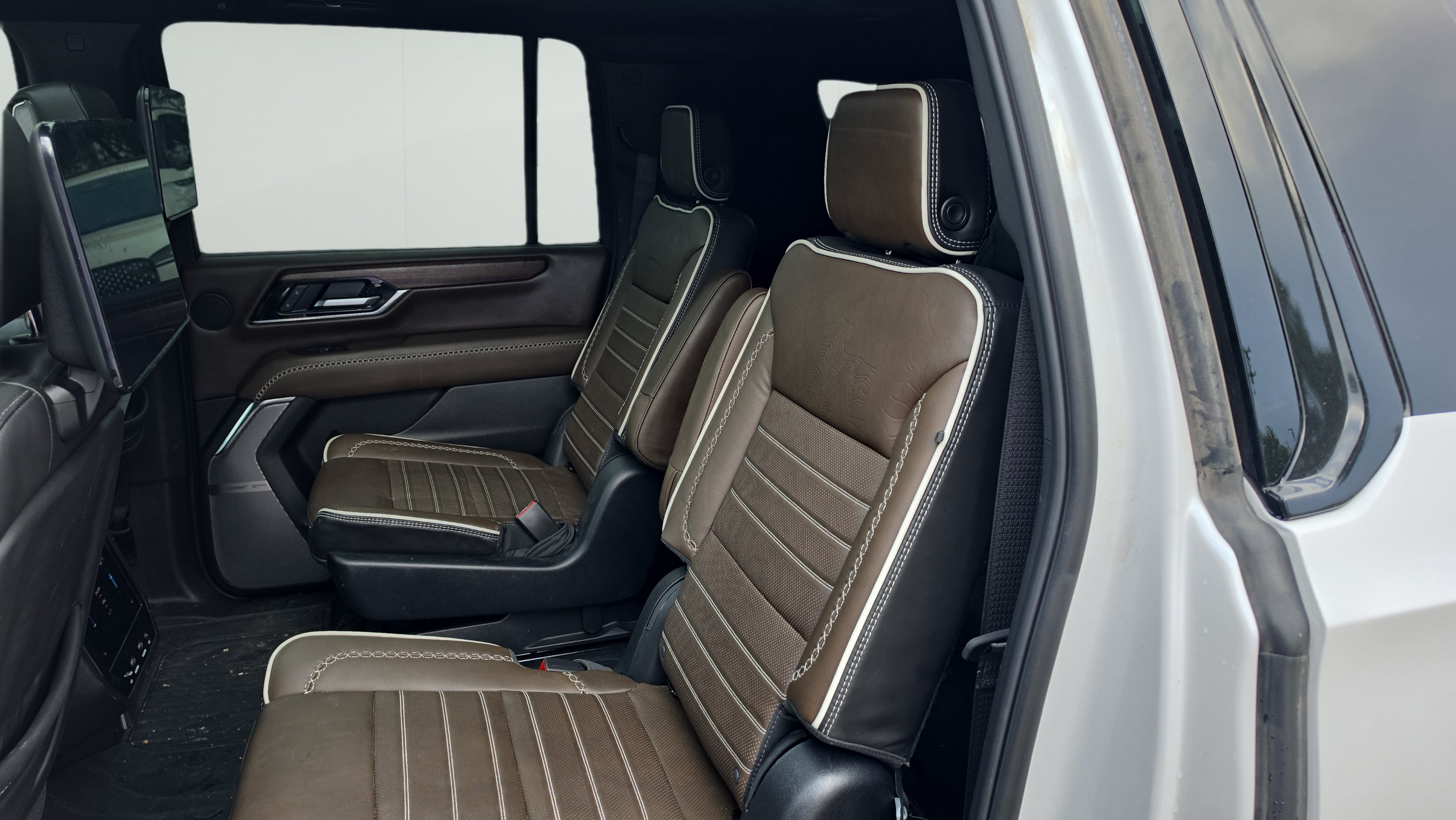 Used 2025 GMC Yukon XL Denali Ultimate w/ LPO, Floor Liner Package AWD/4WD image 22
