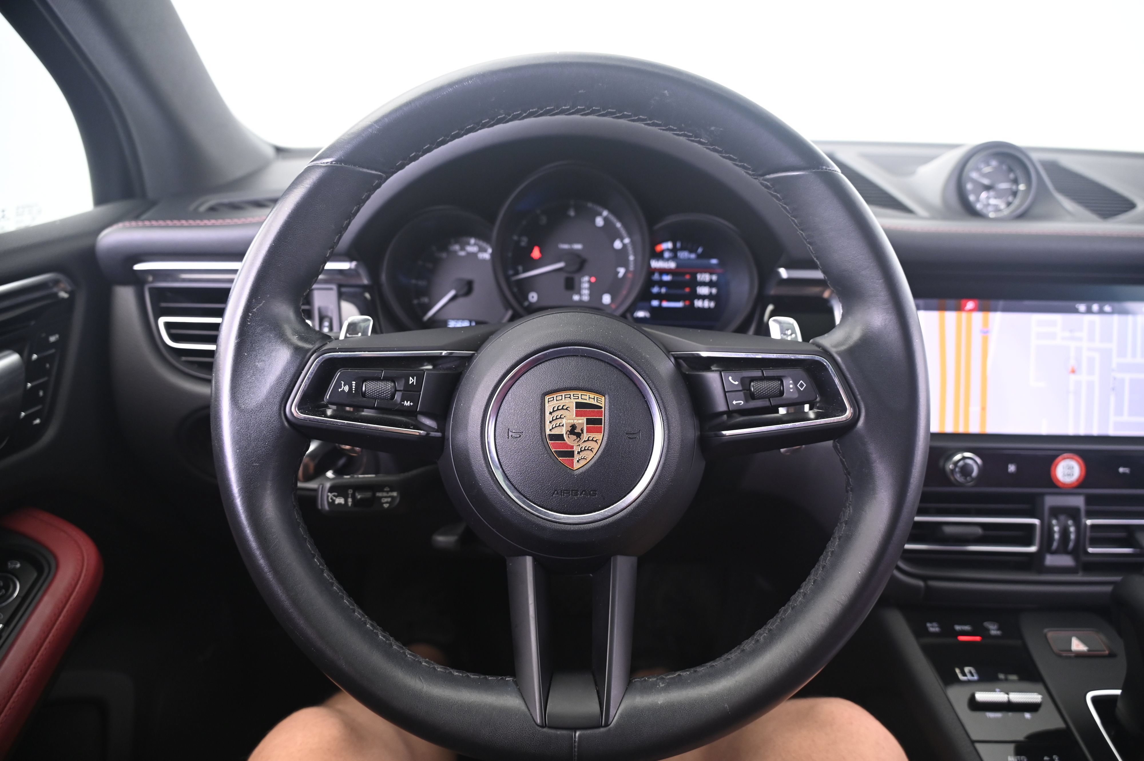 Certified 2022 Porsche Macan AWD/4WD image 35