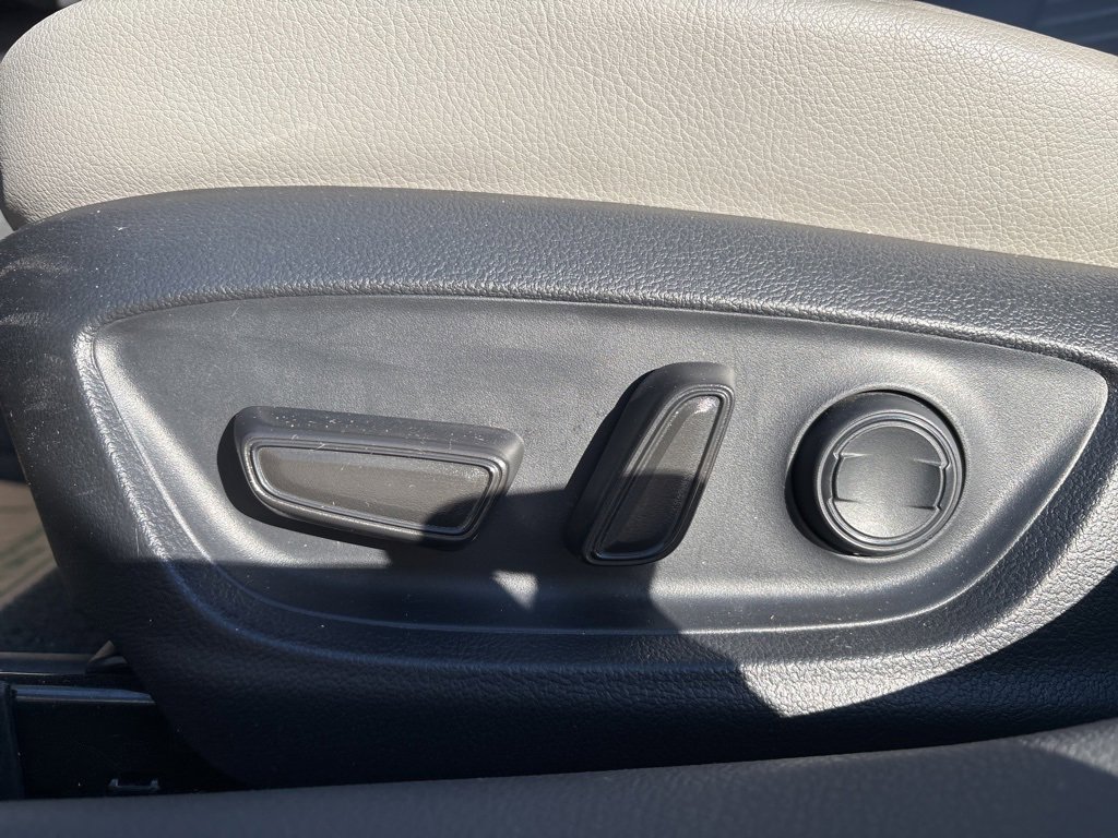 Used 2023 Toyota Camry SE w/ Cold Weather Package image 19