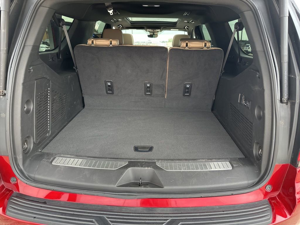 Used 2024 Chevrolet Suburban Premier w/ Premium Package RWD image 19