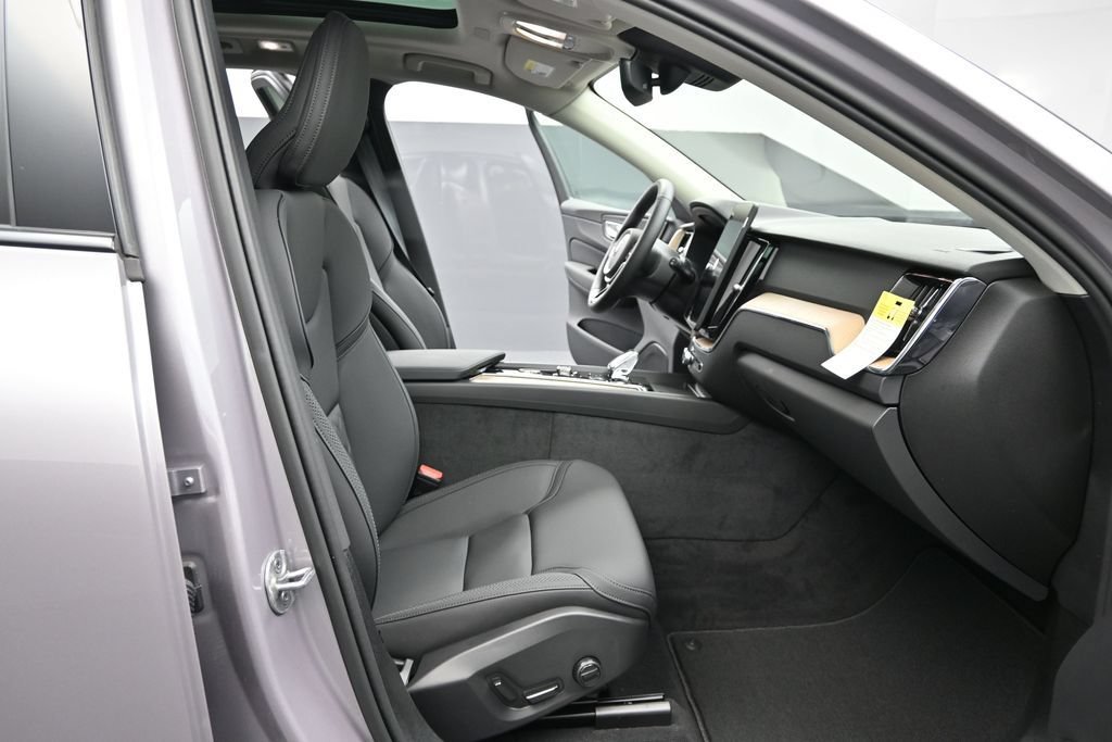 New 2026 Volvo XC60 B5 Core w/ Climate Package AWD/4WD image 29