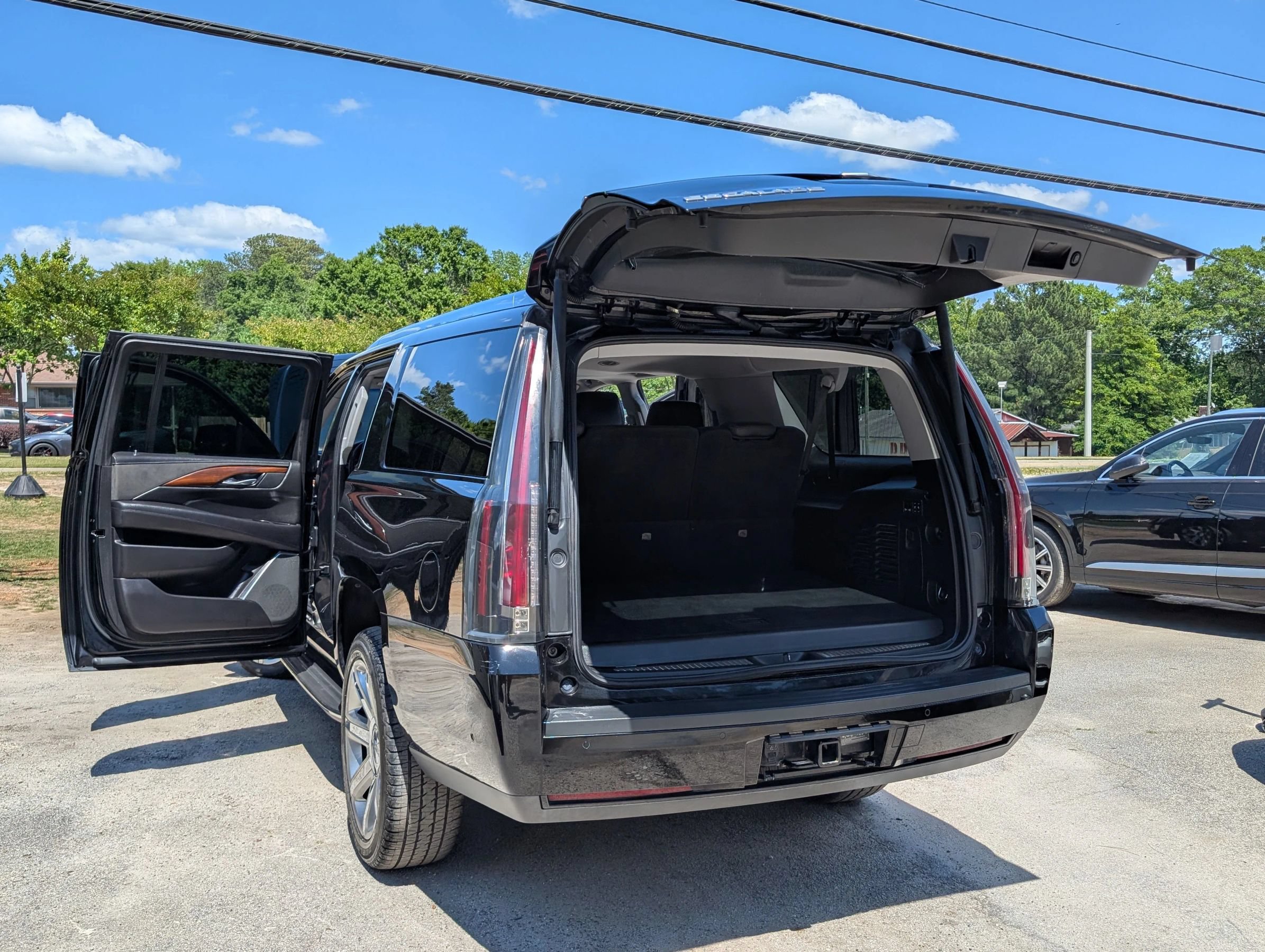Used 2018 Cadillac Escalade ESV Luxury RWD image 16