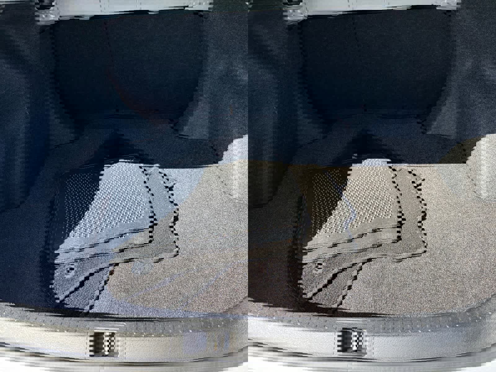 Used 2016 Toyota Corolla LE FWD image 4