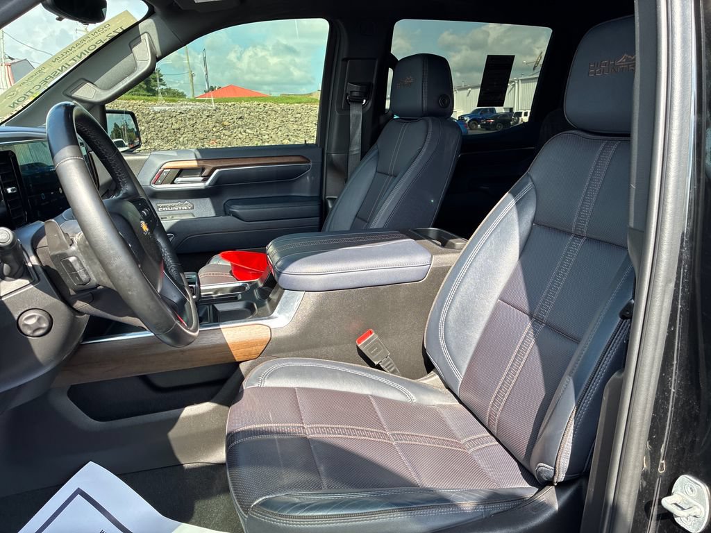 Used 2023 Chevrolet Silverado 1500 High Country w/ Technology Package AWD/4WD image 9