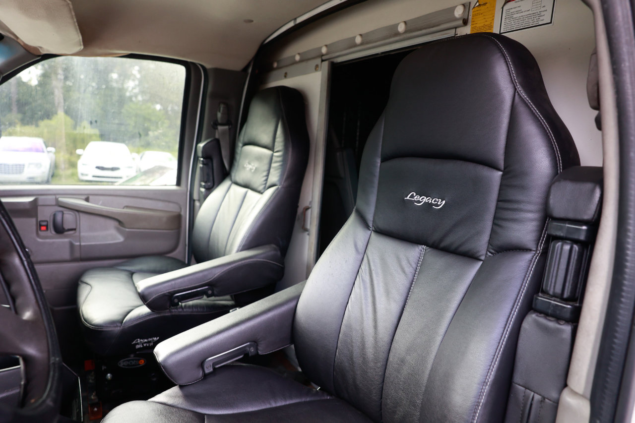 Used 2004 Chevrolet Express 3500 image 6