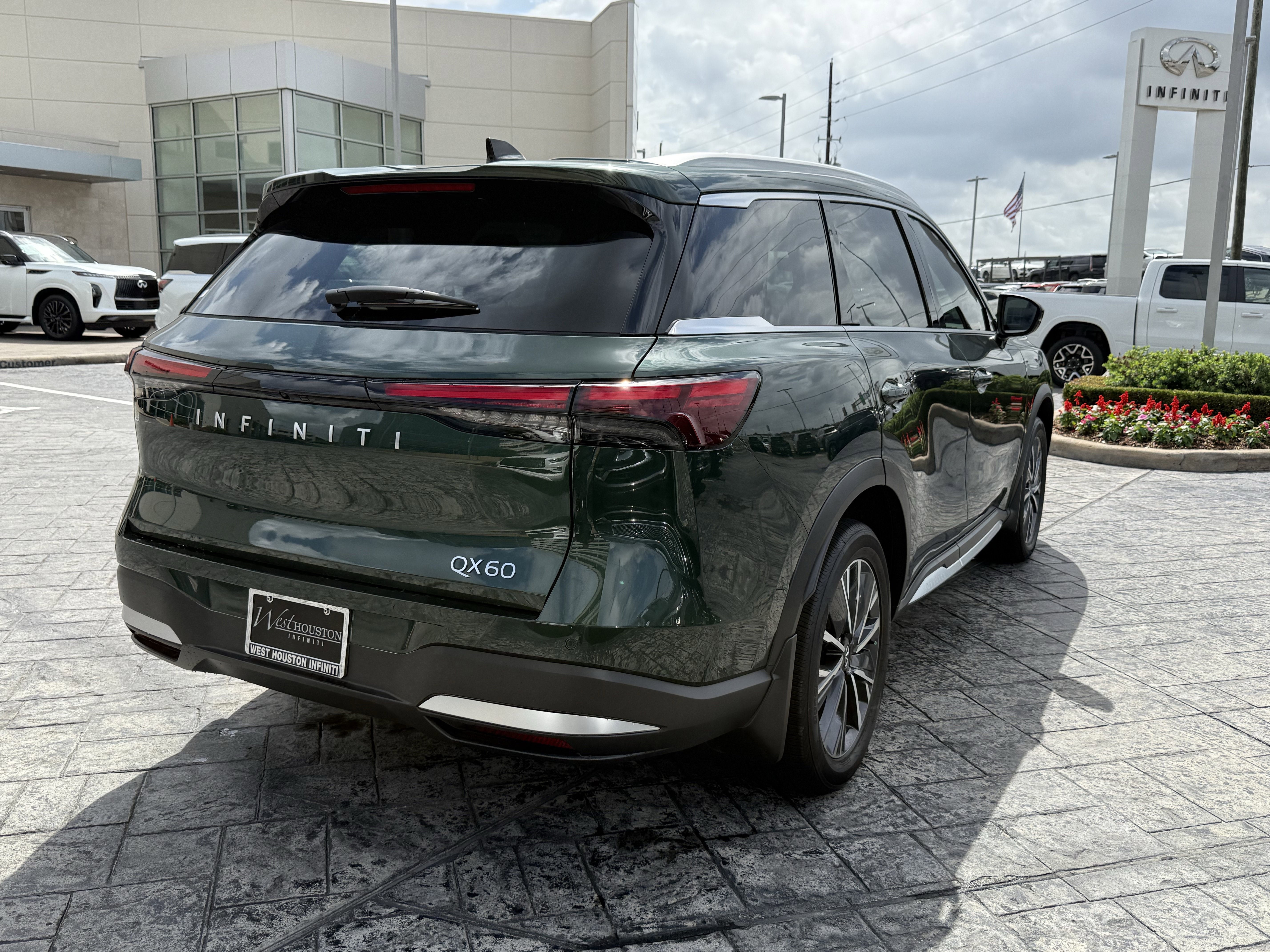 Certified 2026 INFINITI QX60 Luxe w/ Cargo Package FWD image 7
