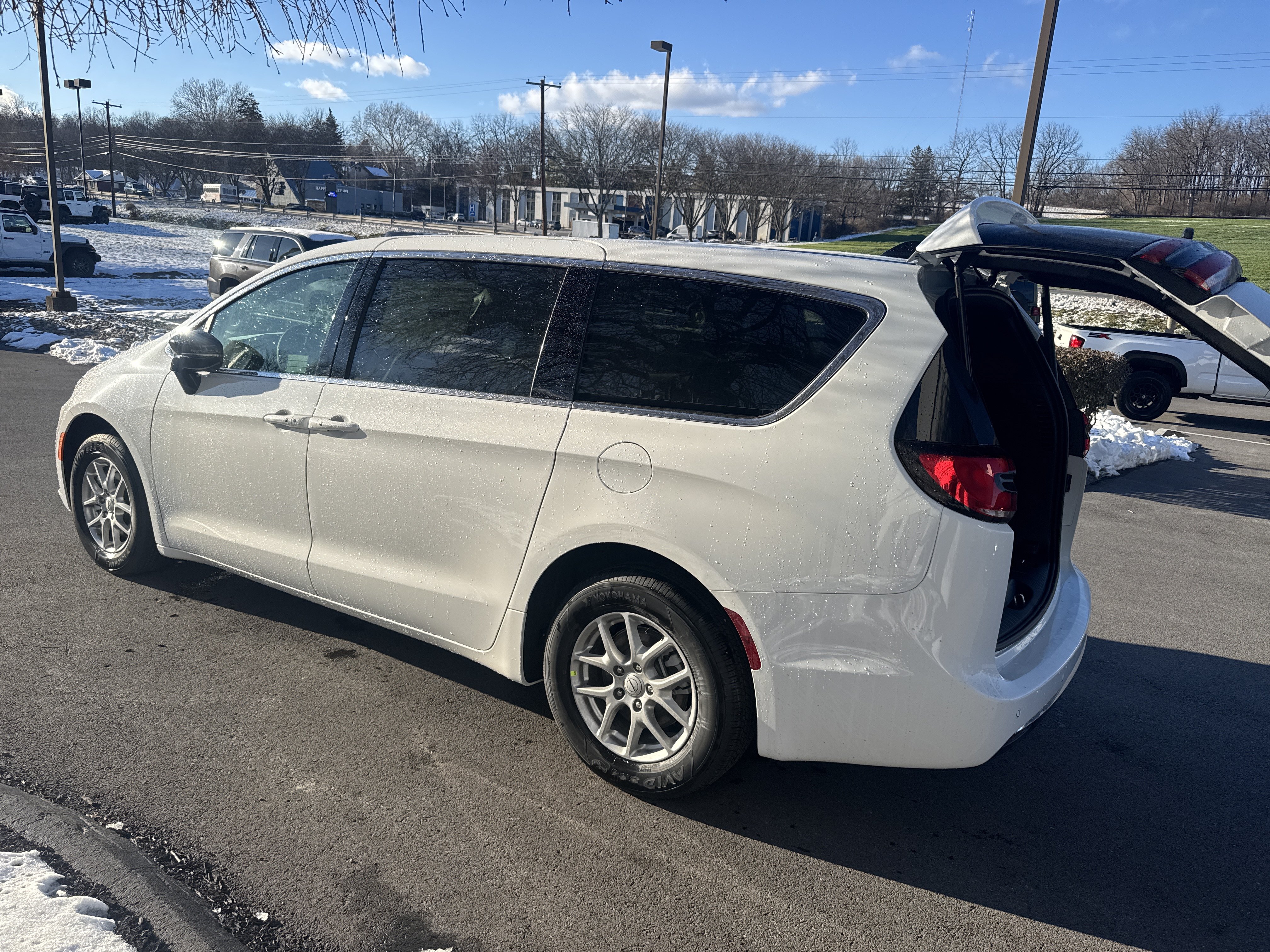 New 2026 Chrysler Pacifica Select FWD image 6