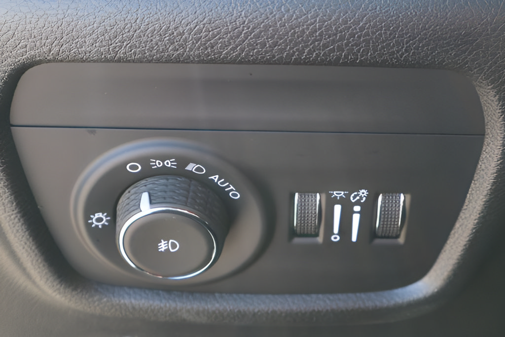 Used 2024 Jeep Grand Cherokee Limited AWD/4WD image 13