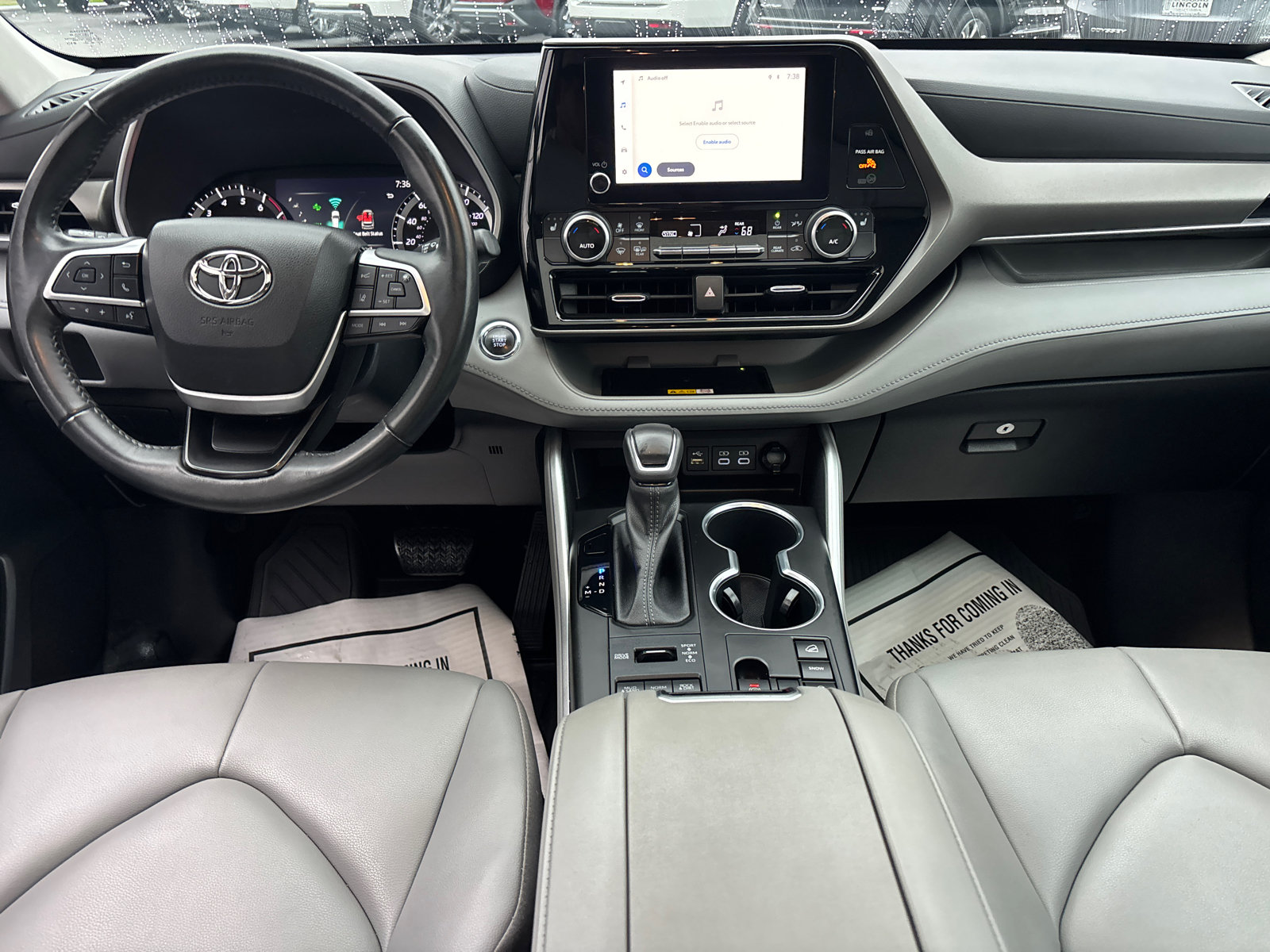 Used 2023 Toyota Highlander XLE AWD/4WD image 30