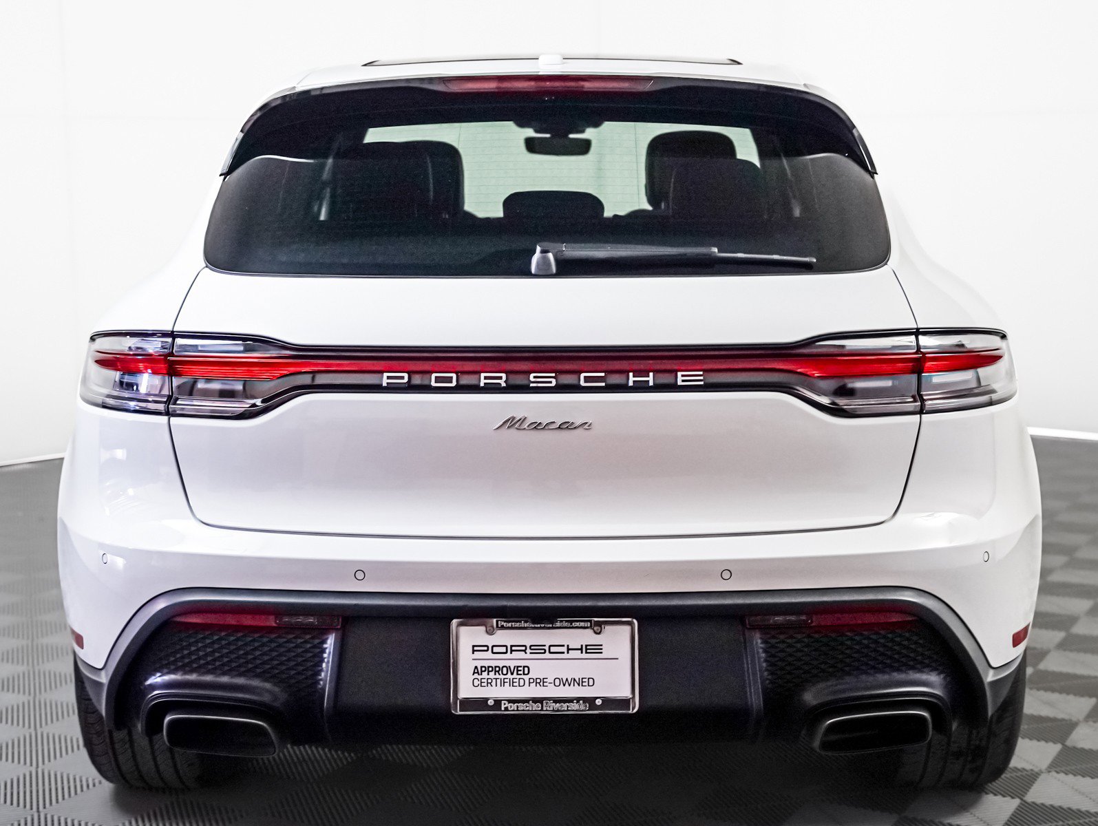 Certified 2024 Porsche Macan image 9