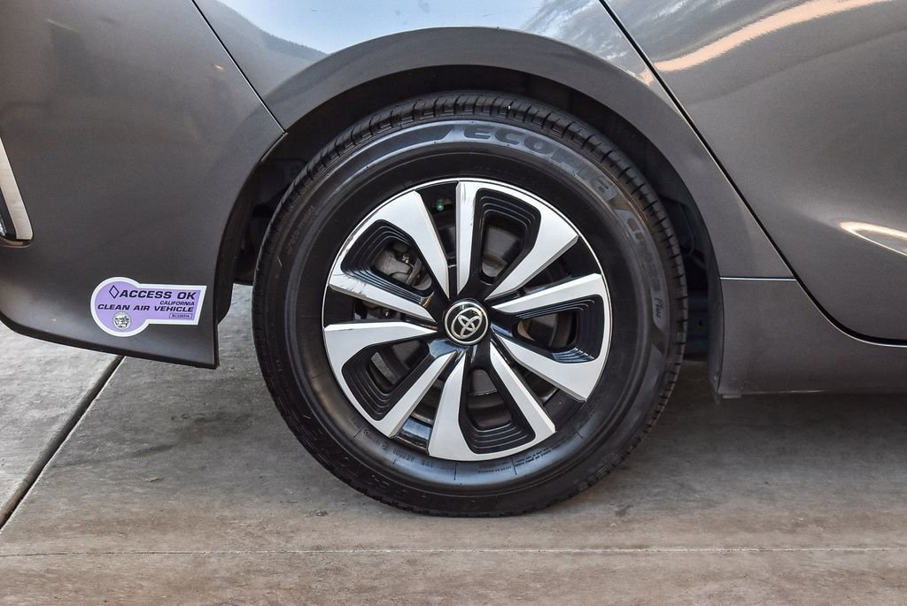 Used 2018 Toyota Prius Prime Premium w/ Carpet Mat Package image 11