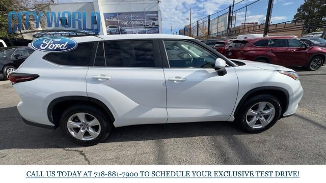 Used 2024 Toyota Highlander LE image 6