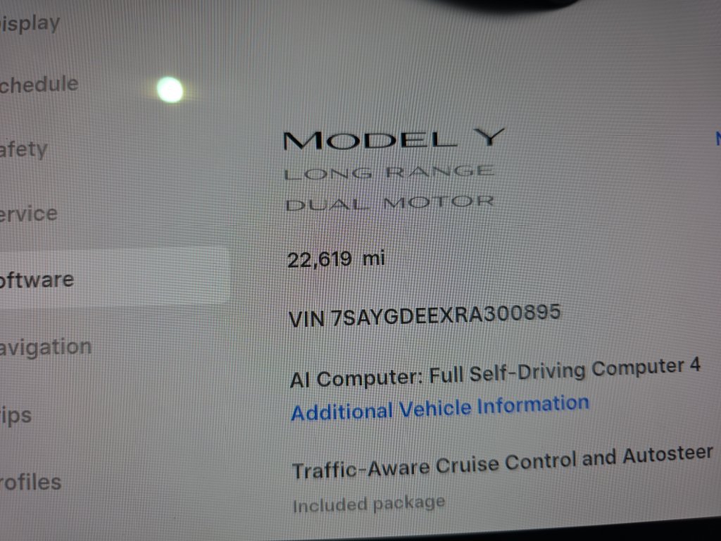 Used 2024 Tesla Model Y Long Range AWD/4WD image 25