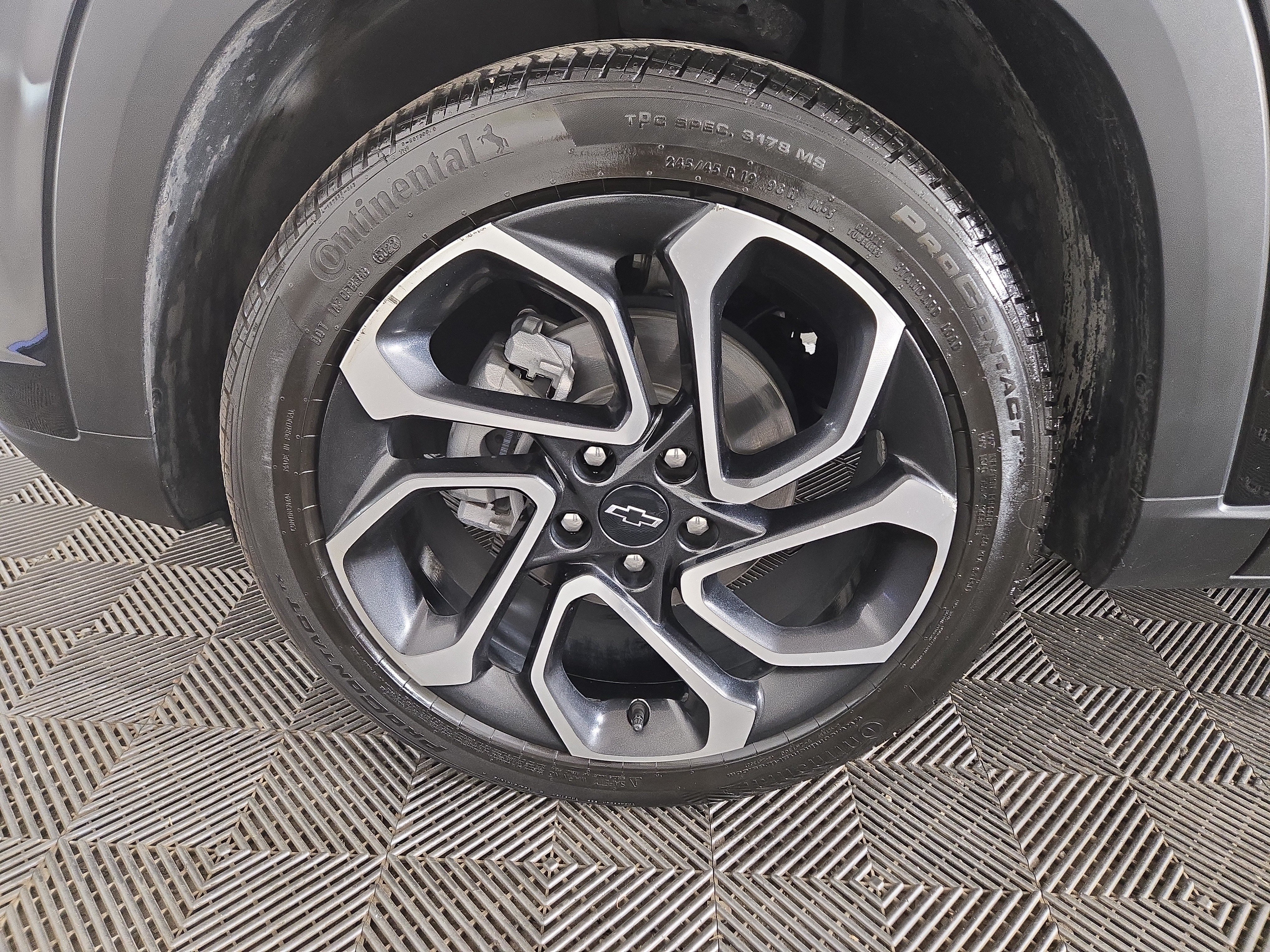 Used 2025 Chevrolet Trax RS w/ Sunroof Package FWD image 34