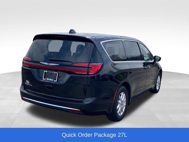 Used 2024 Chrysler Pacifica Touring-L FWD image 3