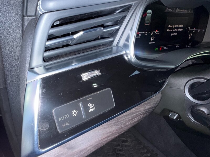 Used 2021 Audi Q8 Prestige w/ Prestige Package AWD/4WD image 22