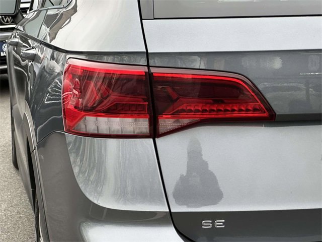 Certified 2022 Volkswagen Taos SE w/ Panoramic Sunroof Package image 12