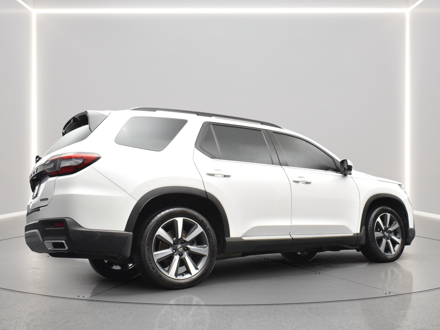Used 2023 Honda Pilot Touring image 11