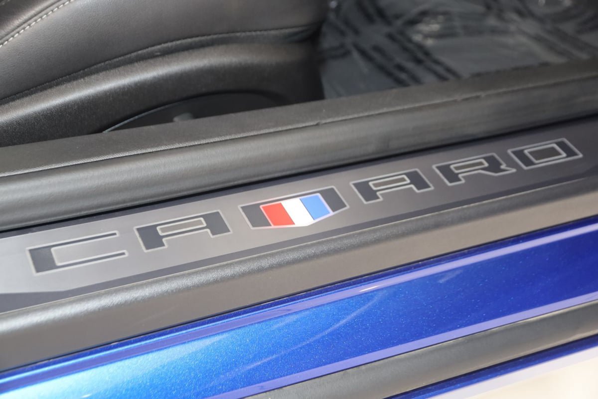 Used 2018 Chevrolet Camaro SS RWD image 17
