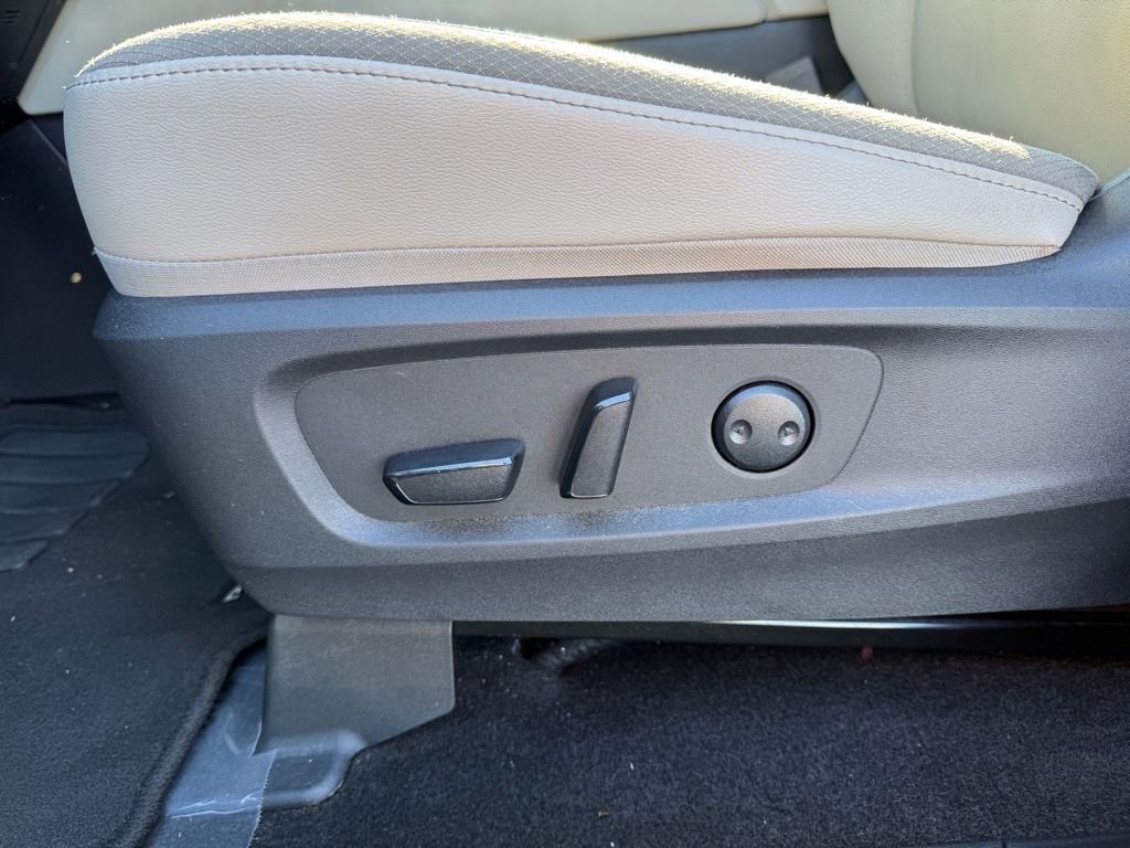 Certified 2025 Nissan Pathfinder SL image 16