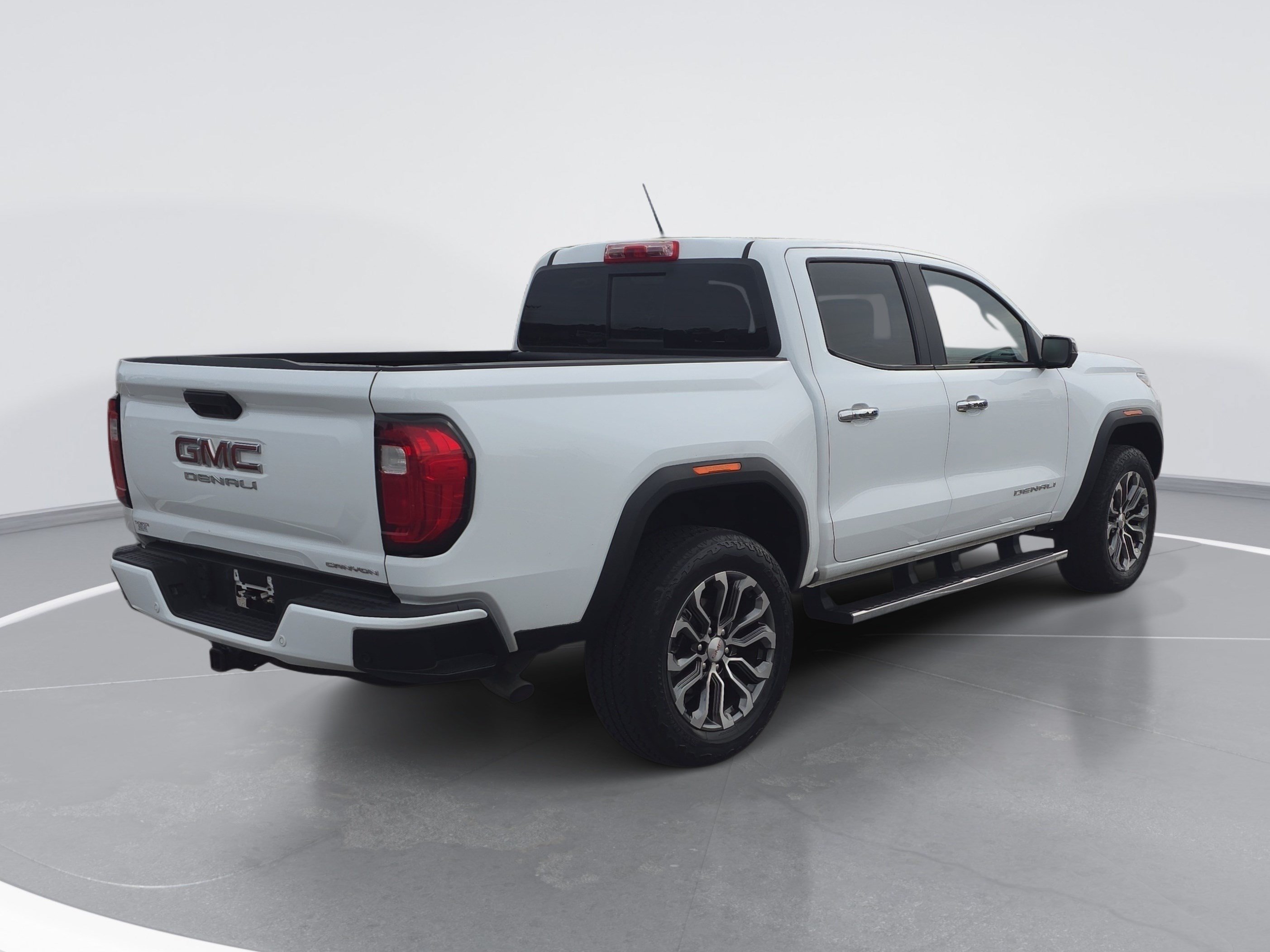 Used 2023 GMC Canyon Denali AWD/4WD image 3
