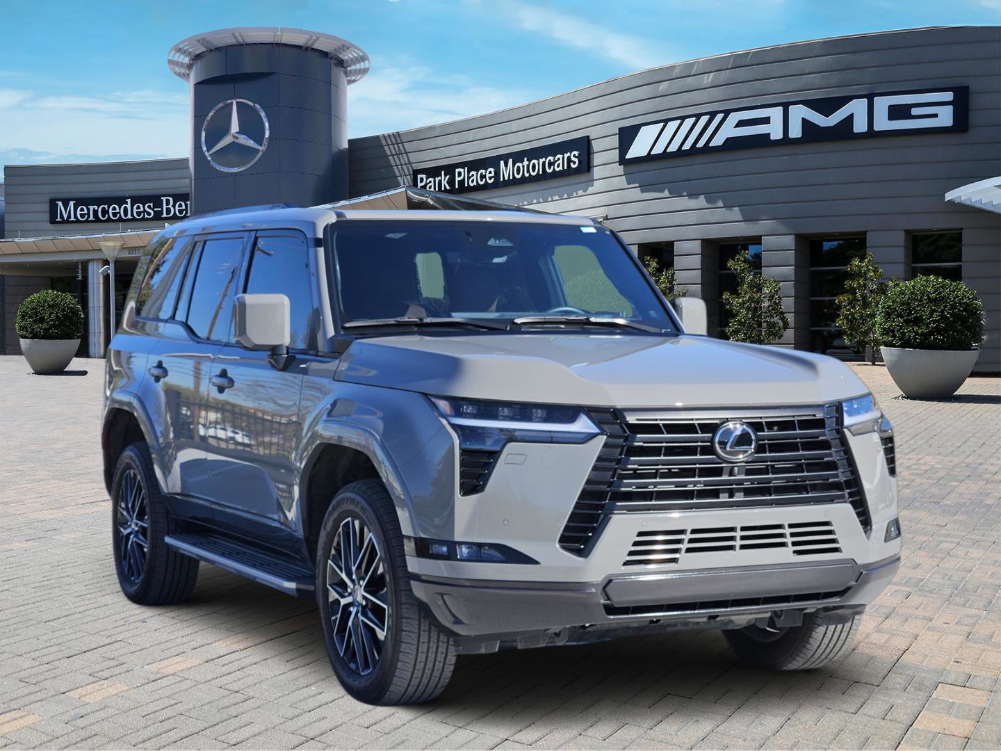 Used 2024 Lexus GX 550 image 2