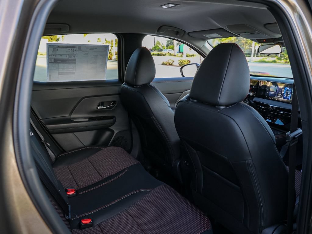 New 2026 Nissan Kicks SR FWD image 17