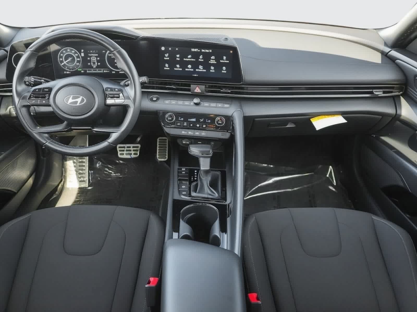 Used 2025 Hyundai Elantra SEL FWD image 14