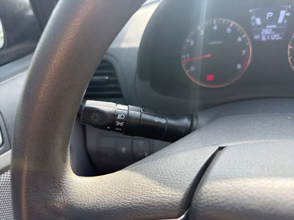 Used 2012 Hyundai Accent GLS FWD image 15