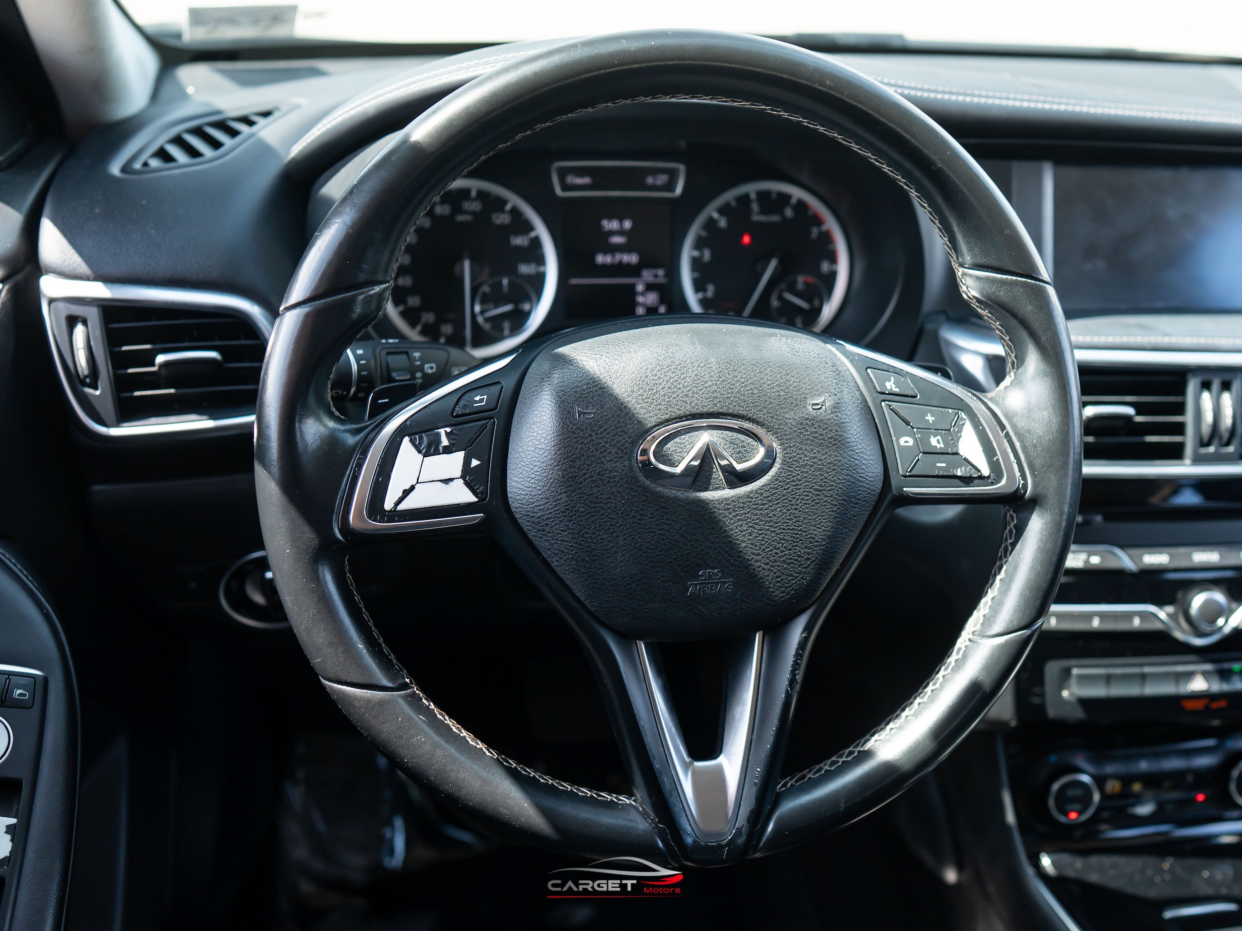 Used 2018 INFINITI QX30 FWD image 18