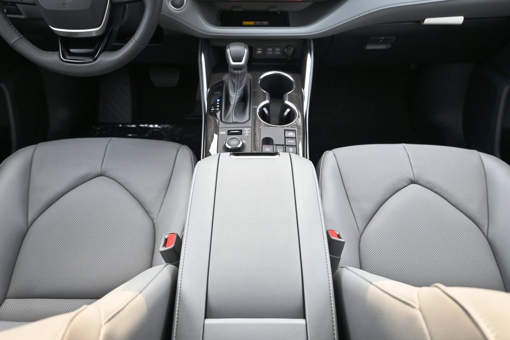 New 2026 Toyota Highlander Limited AWD/4WD image 24