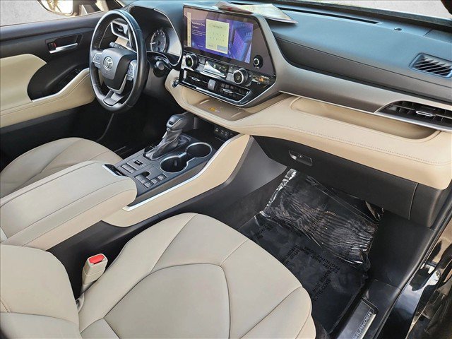 Used 2023 Toyota Highlander XLE w/ Protection Package #3 (TMS) AWD/4WD image 29
