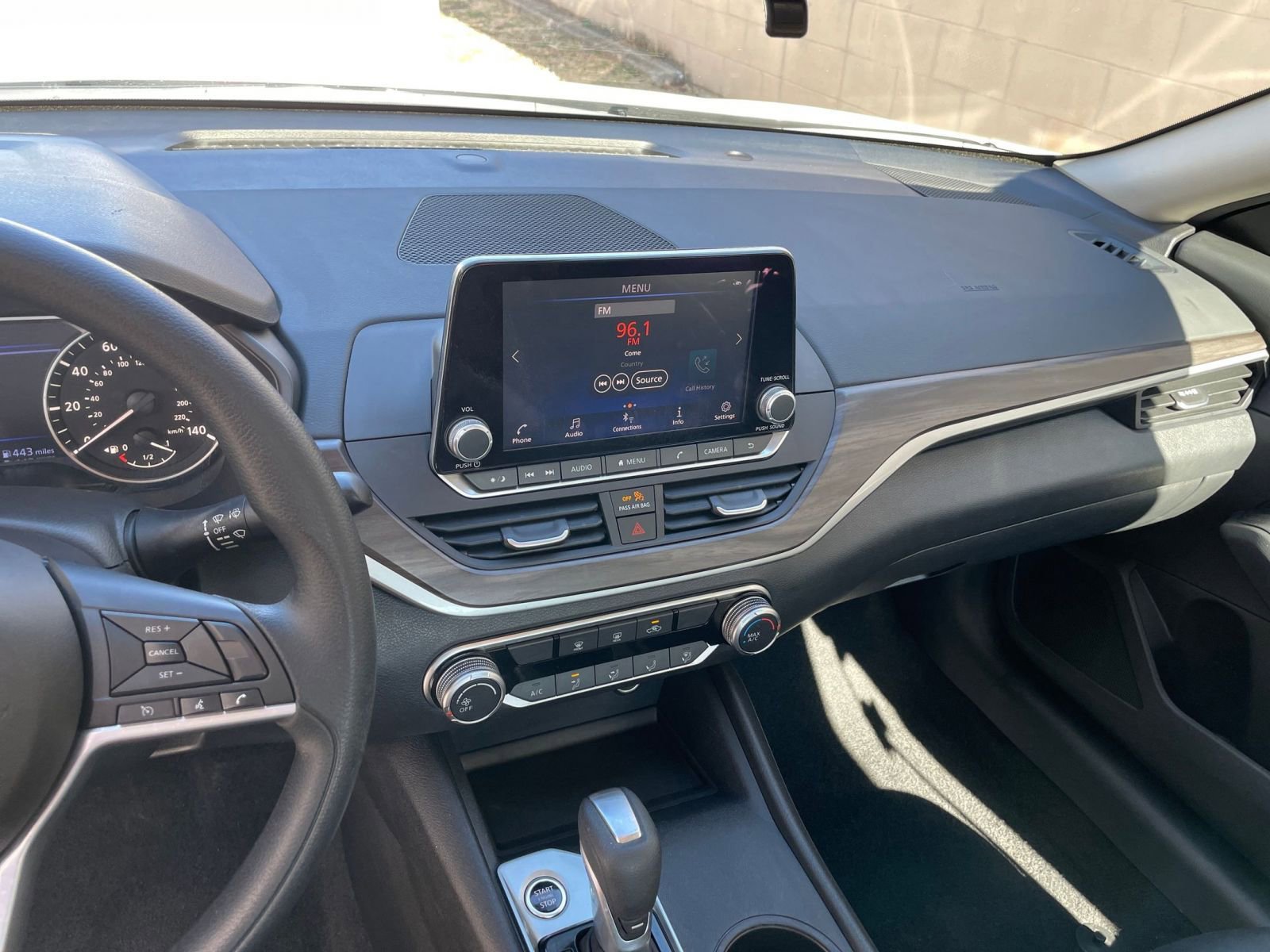 Used 2025 Nissan Altima 2.5 SV image 18