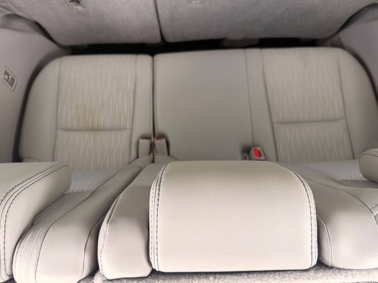 Used 2017 Toyota Highlander Plus w/ Carpet Mat Package FWD image 27