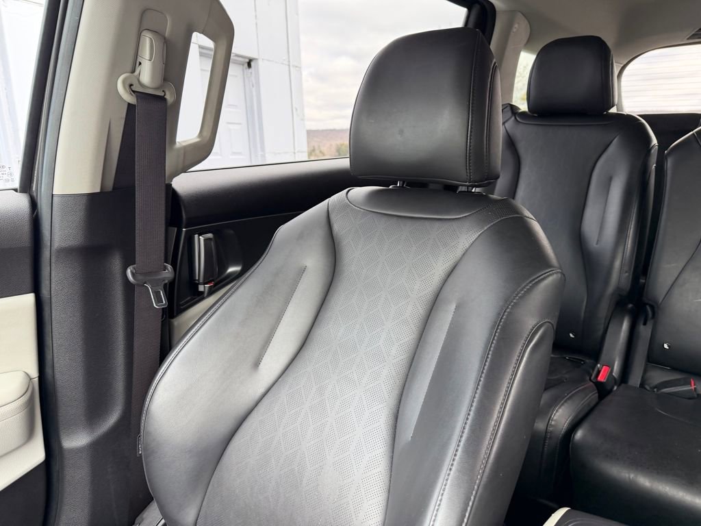 Used 2022 Kia Carnival LX FWD image 21