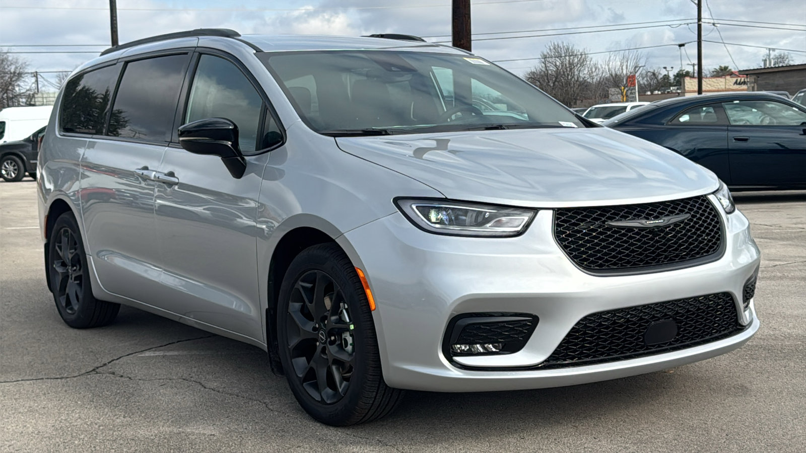 New 2026 Chrysler Pacifica Select w/ S Appearance Package FWD image 3
