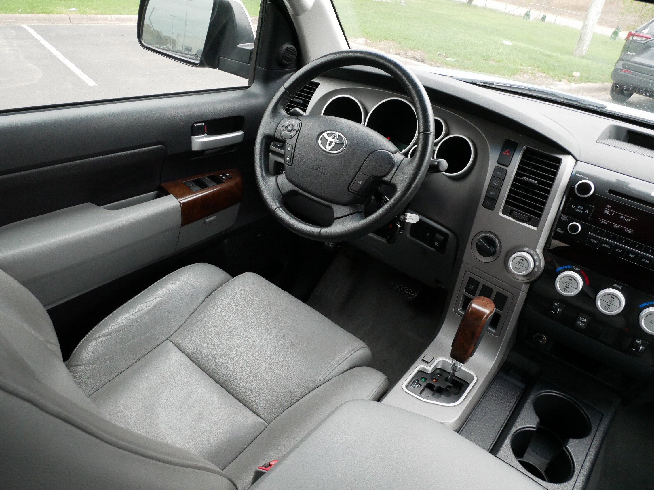 Used 2010 Toyota Tundra Limited AWD/4WD image 9