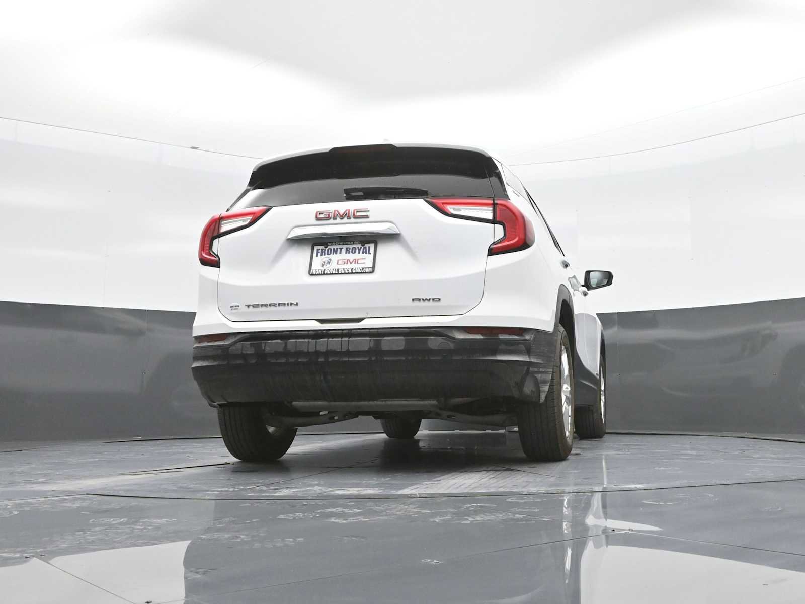 Used 2024 GMC Terrain SLE AWD/4WD image 39