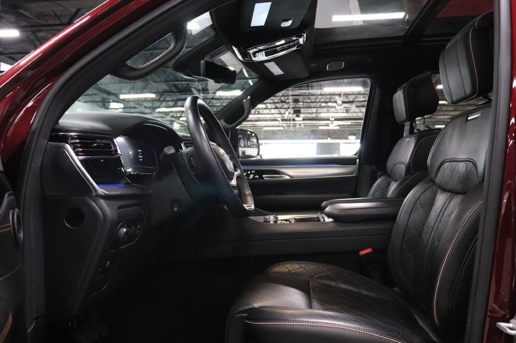 Used 2023 Jeep Grand Wagoneer Series III image 11