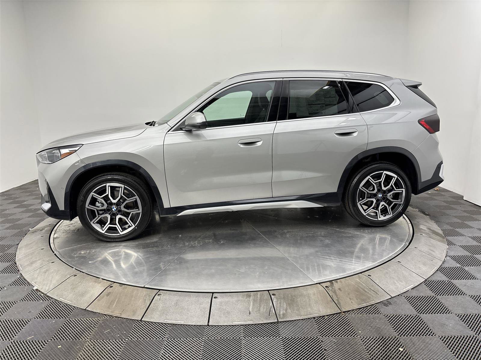 New 2026 BMW X1 xDrive28i w/ Technology Package AWD/4WD image 16