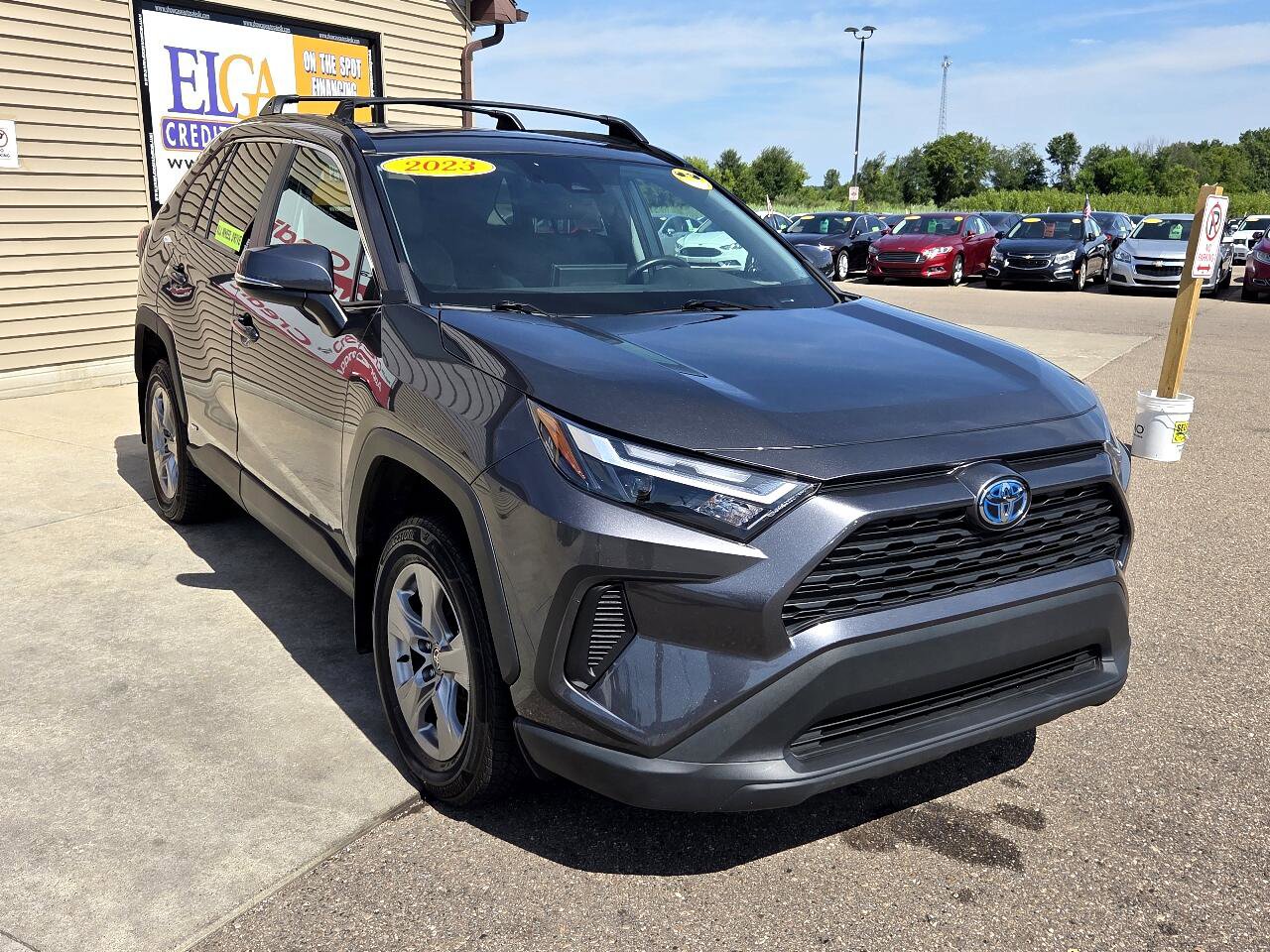 Used 2023 Toyota RAV4 XLE image 3