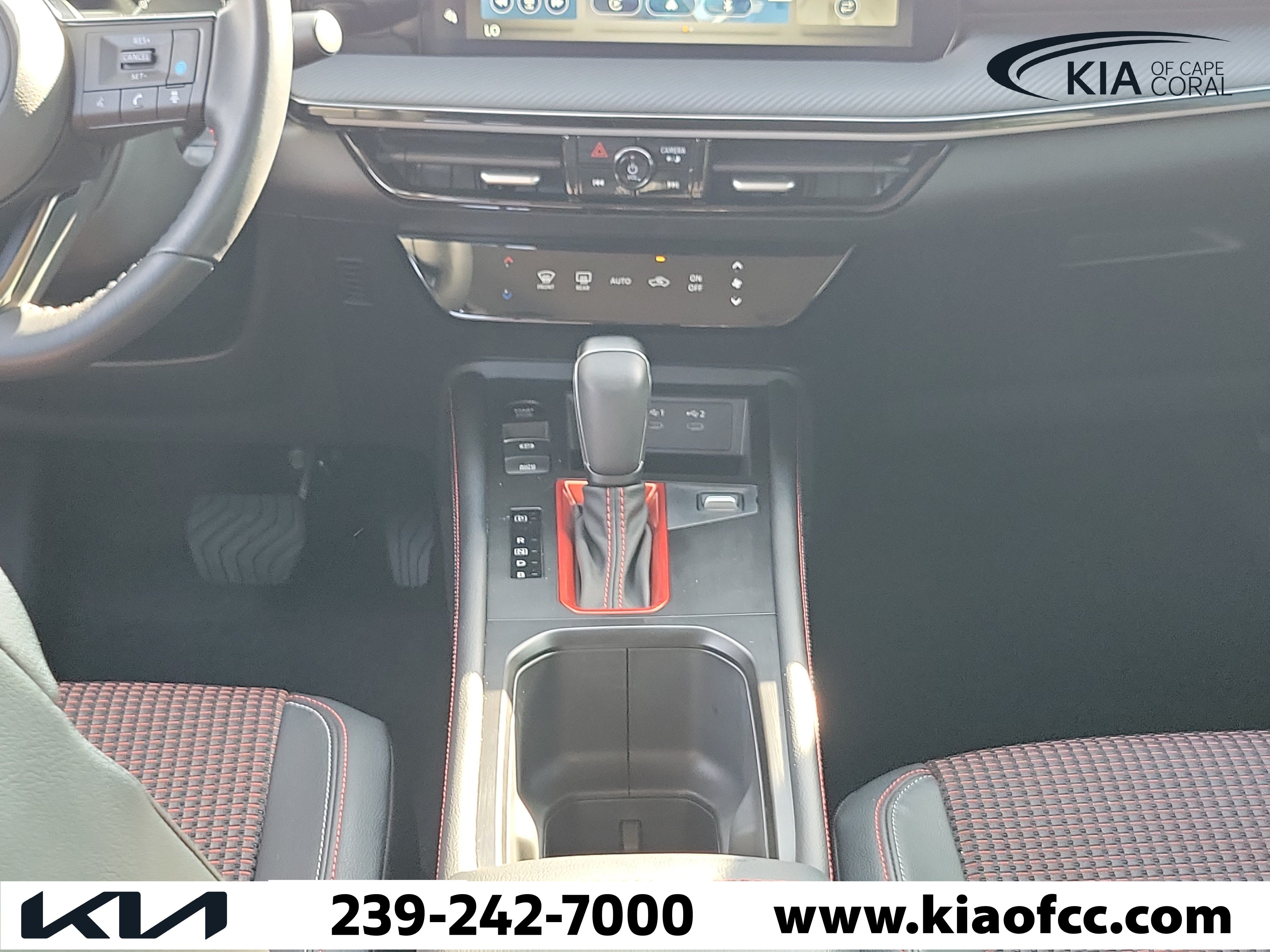 Used 2025 Nissan Kicks SR FWD image 19
