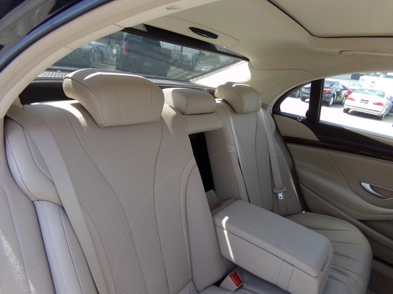 Used 2015 Mercedes-Benz S 550 4MATIC Sedan image 26